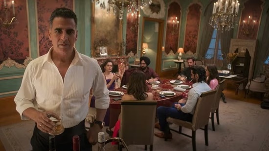 Khel Khel Mein trailer: Akshay Kumar, Taapsee Pannu, and gang play Russian roulette with their smartphones. Watch post thumbnail image